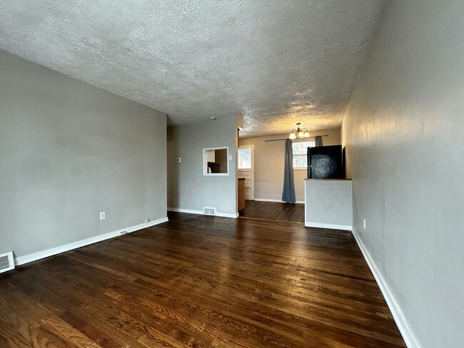 Photo - 215 Erhardt Dr House