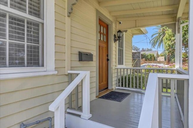 Building Photo - 1358 Fremont St