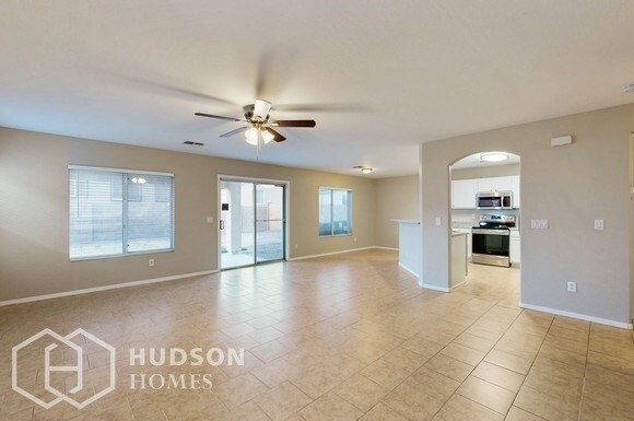 Foto del edificio - NOW AVAILABLE! - 22059 W Cantilever St, Bu...