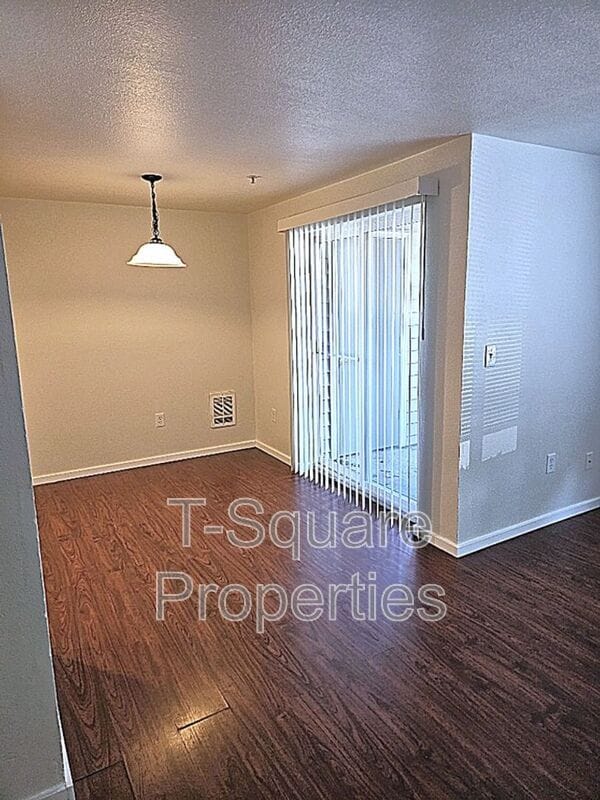 Building Photo - 7041 S 116th Pl