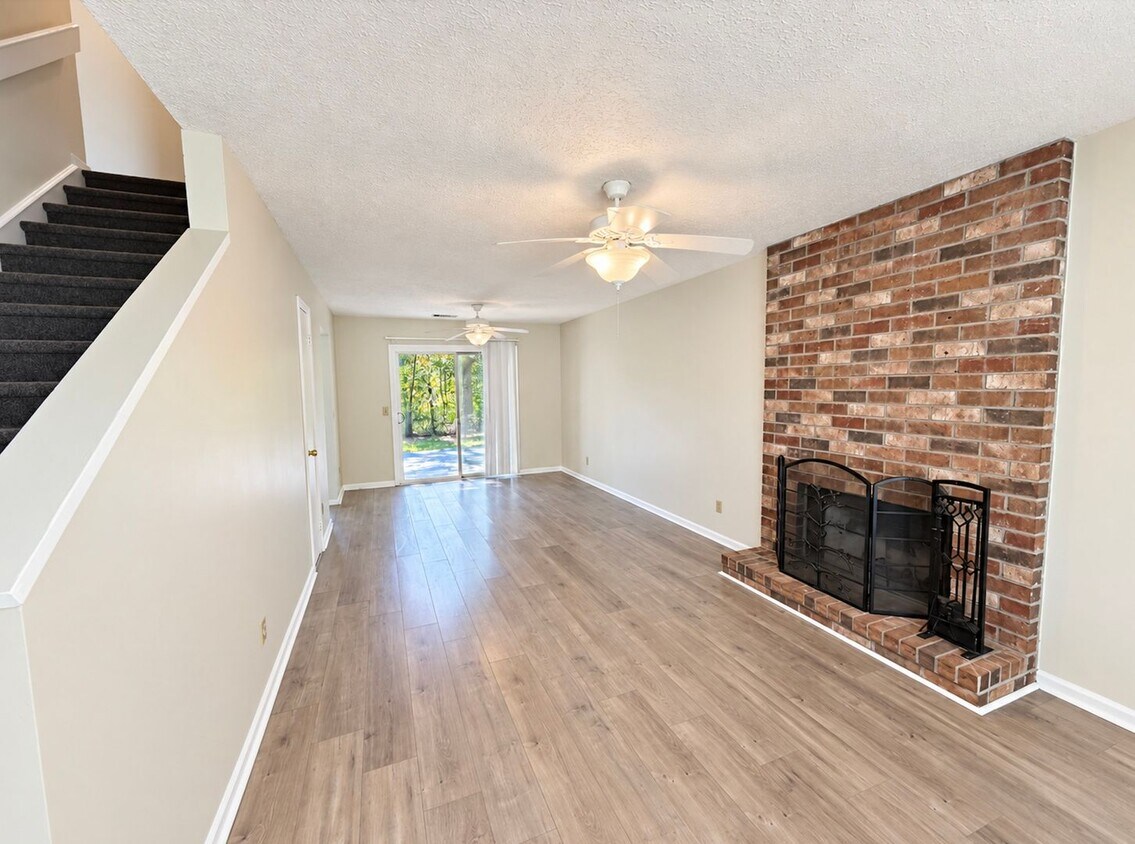 Building Photo - 61 Whippoorwill Ln E
