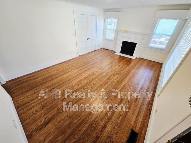 Building Photo - 621 Grace Ave