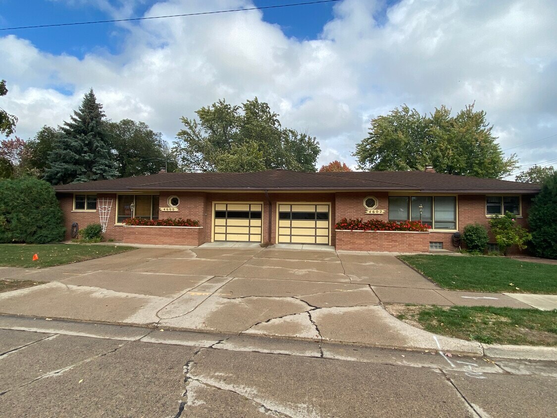 Exterior - 4600 Folwell Dr