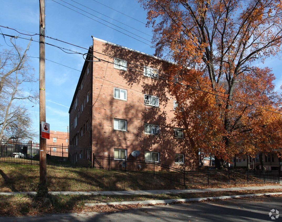 Foto del edificio - 323 62nd St NE