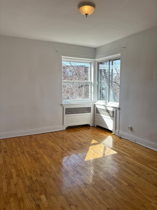 Building Photo - 5805 Côte Saint Luc Rd