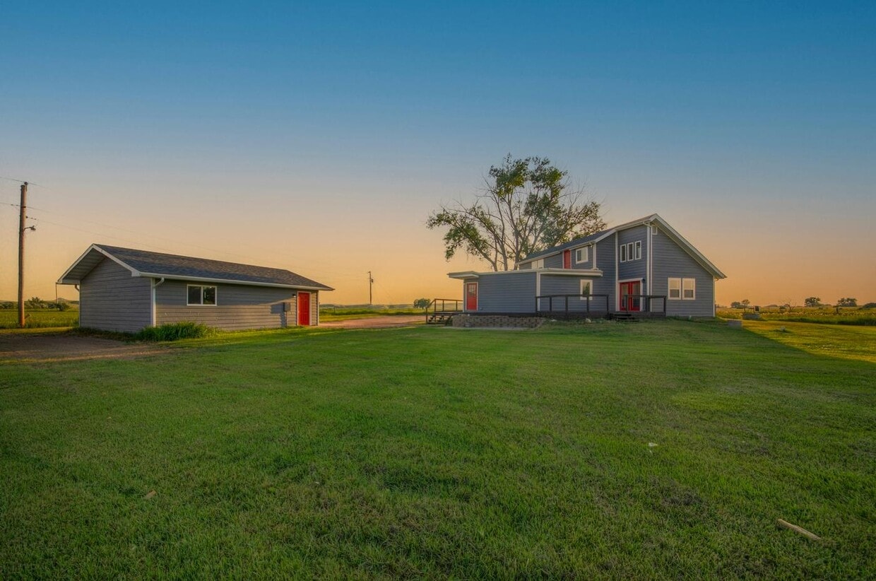 Primary Photo - 15555 E Highway 44