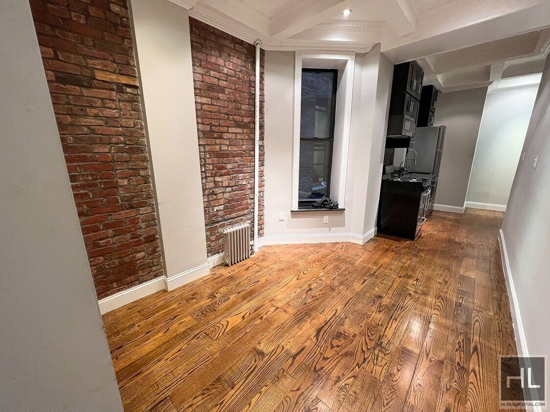 Foto principal - W 103RD ST.