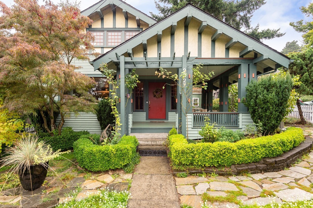 Foto principal - 2327 W Emerson St