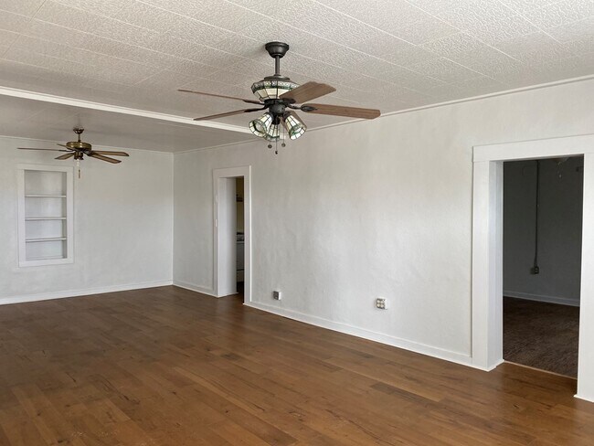 Building Photo - 400 S Yale St