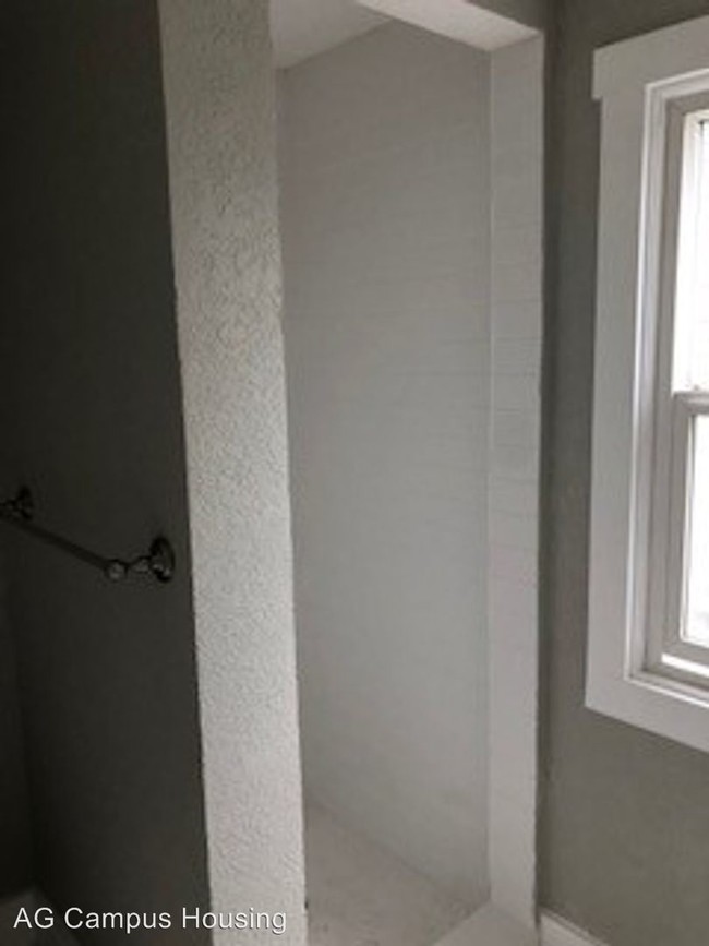 Foto del edificio - 383-385 E 15th Ave