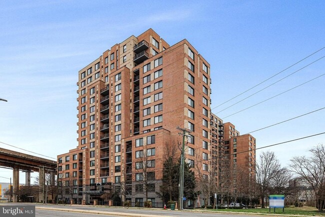Foto del edificio - 2451 Midtown Ave
