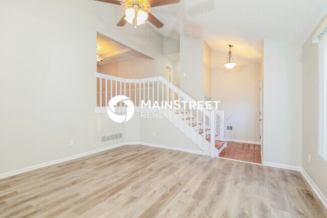 Foto del edificio - 4 Bedroom Pet-Friendly Home in GRANDVIEW, MO with Main Street Renewal