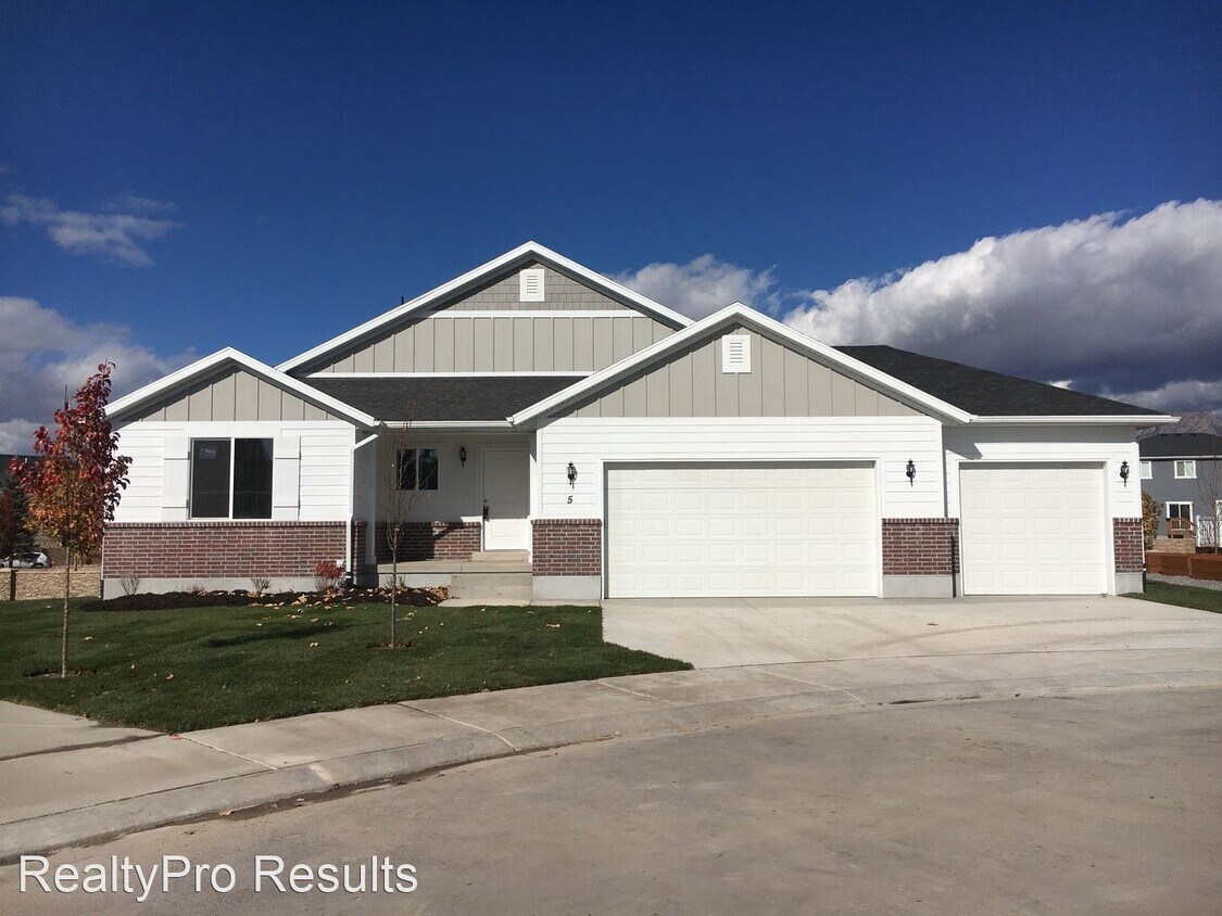 Primary Photo - 3 br, 2 bath House - 5 E. Sterling Loop