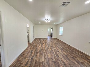 Building Photo - 418 N Shawnee Ave