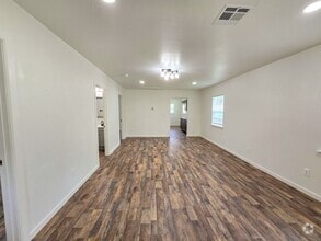 Building Photo - 418 N Shawnee Ave