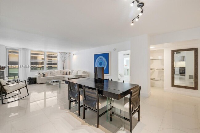 Foto del edificio - 9511 Collins Ave