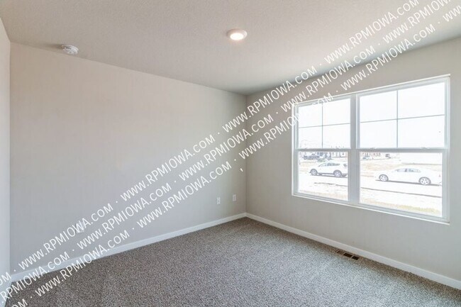 Foto del edificio - FINISHED BASEMENT!! 4 Bed, 3 Bath Home in ...