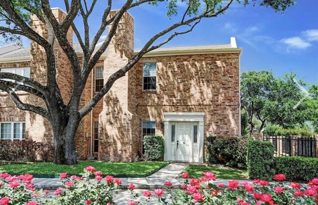 Building Photo - 600 Wilcrest Dr