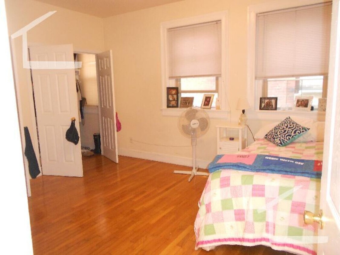 Foto del edificio - GREAT 1Br/1Bth in Fenway neighborhood. Right on the Brookline line!
