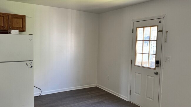 Comedor y puerta trasera - 3709 Tiffany Dr