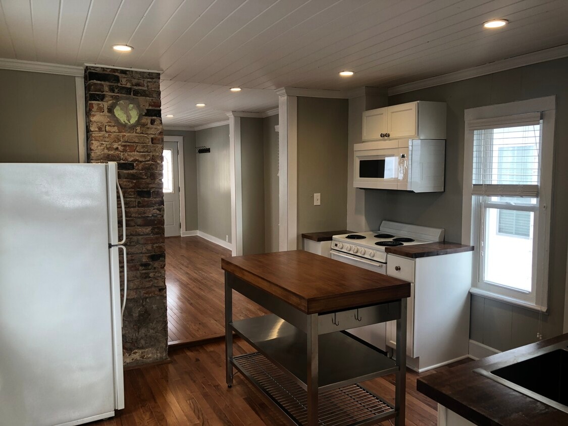 457 E Howard St, Winona, MN 55987 House Rental in Winona, MN