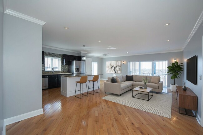 Foto del edificio - 6560 W Diversey Ave