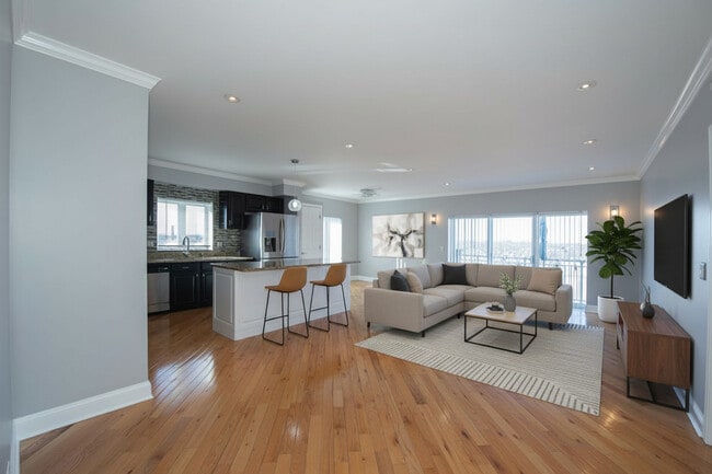 Building Photo - 6560 W Diversey Ave