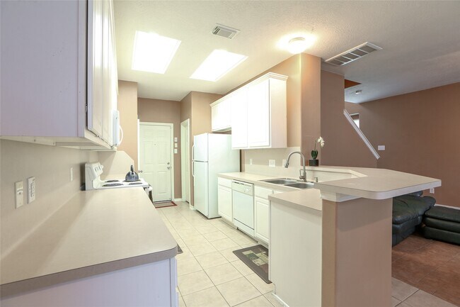 Foto del edificio - 17511 Bering Bridge Ln