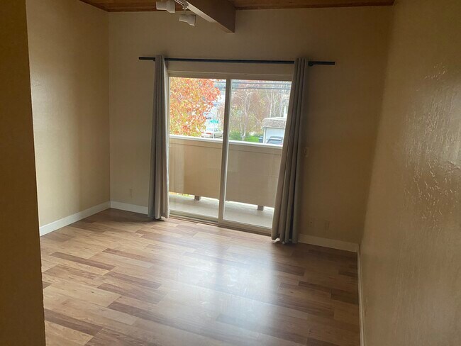 Foto del edificio - 285 Sea Ridge Rd