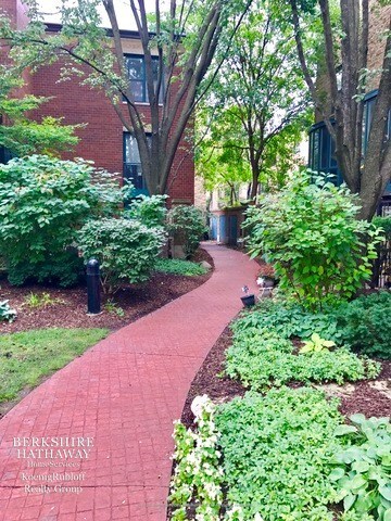 Building Photo - 1606 N Mohawk St