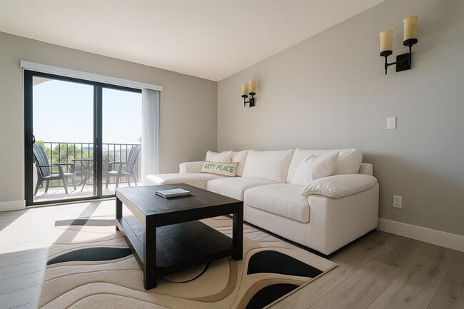 Building Photo - 4013 N Ocean Dr