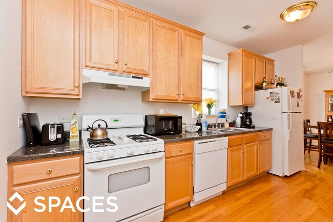 Foto del edificio - 3302 N Leavitt St