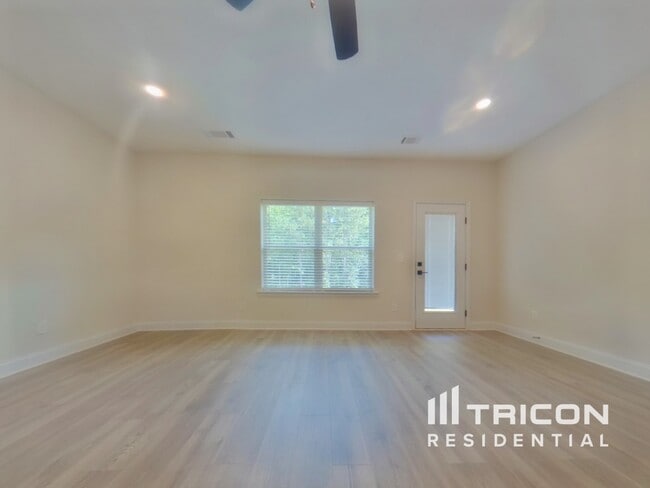 Foto del edificio - 474 Cantrell Dr