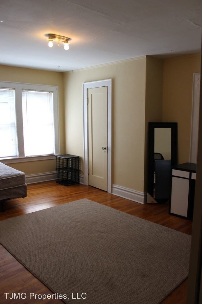 Building Photo - 5 br, 1.5 bath Room For Rent - 749 Euclid Ave