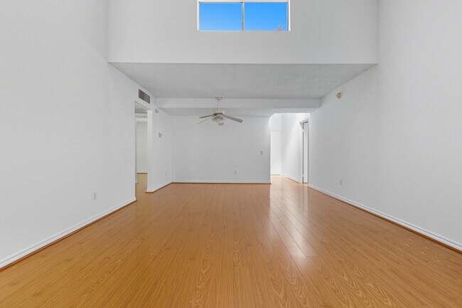 Foto del edificio - 18350 Hatteras St