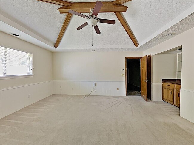 Building Photo - 1601 E Spring Valley Rd