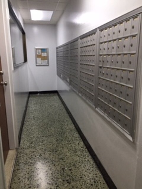 Foto del edificio - 1560 Kanunu St