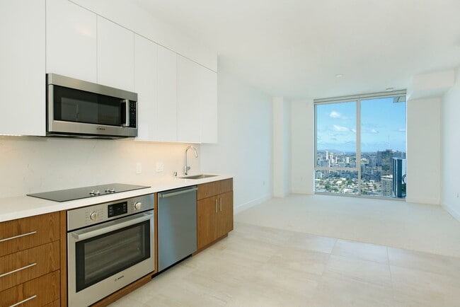 Building Photo - Azure 3903 - Metro lifestyle with beautiful views!