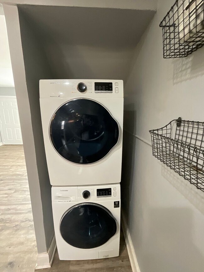 Building Photo - H St/Kingman Park - Renovated 1 bedroom