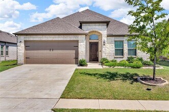 Building Photo - 693 Navasota Dr