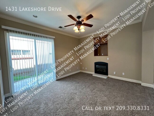 Foto del edificio - 1431 Lakeshore Dr