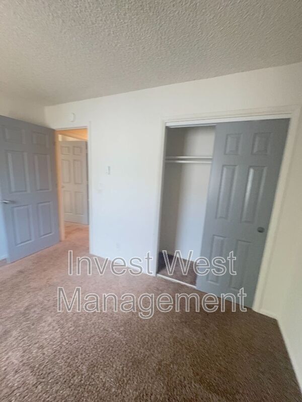 Foto del edificio - 1950-1933 33rd Ave