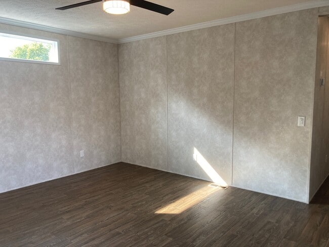 Building Photo - 2042 Marmoor Dr