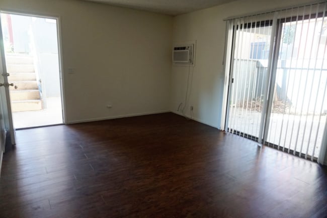 Building Photo - 818 E Alvarado St