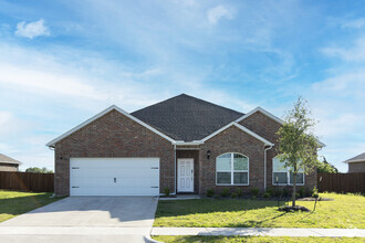 Building Photo - 1447 Ponderosa Dr