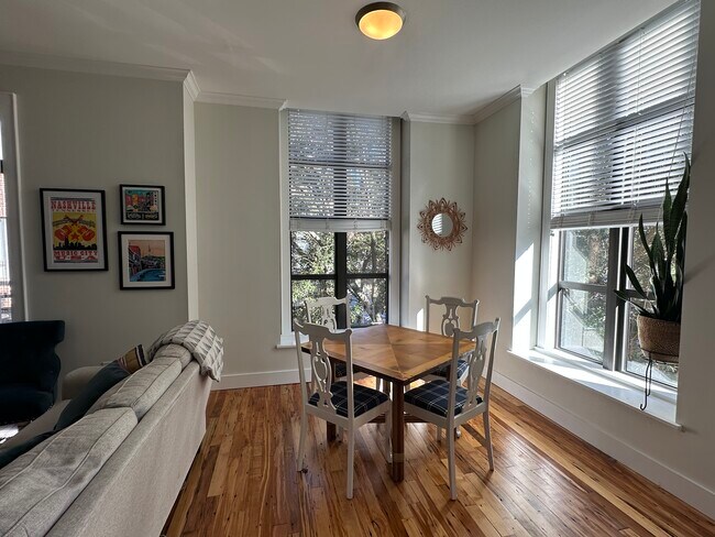 Foto del edificio - 224 S Laurens St