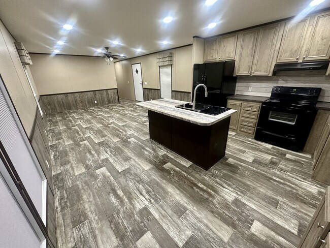 Building Photo - 1913 Highway 34