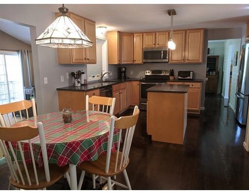 Foto del edificio - 10 Semple Village Rd