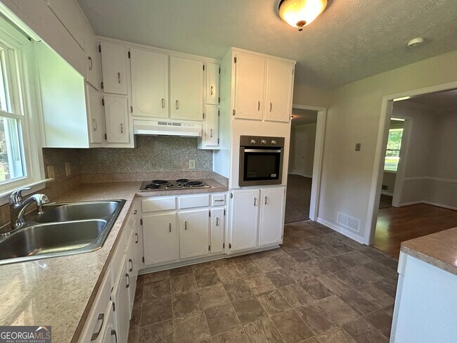 Building Photo - 488 Dogwood Trail