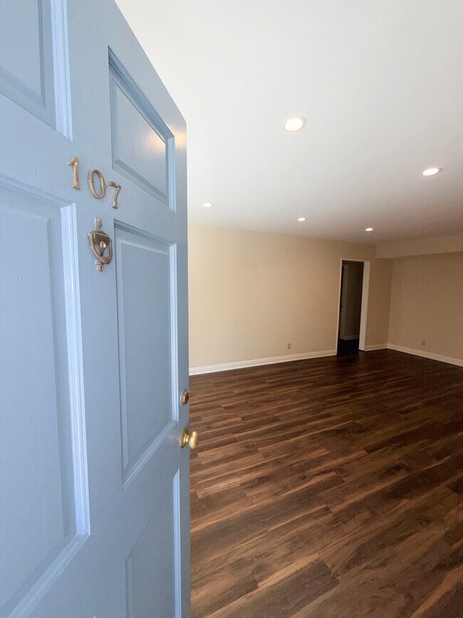 Foto del edificio - 515 E Elmwood Ave